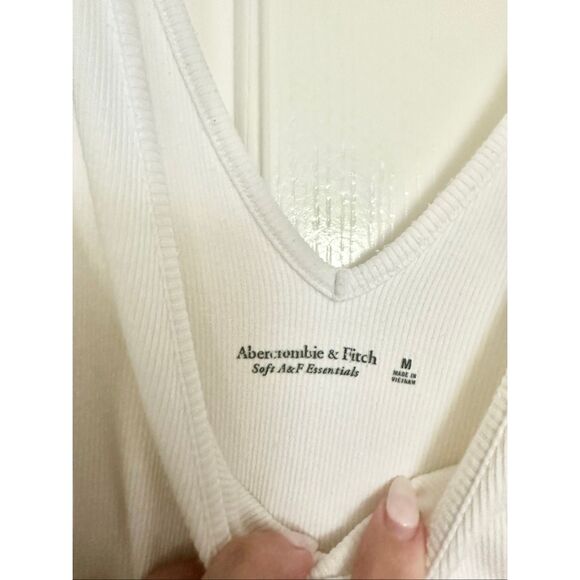 Abercrombie and Fitch essentials collection ribbed white V-neck tank top size me - Picture 6 of 7